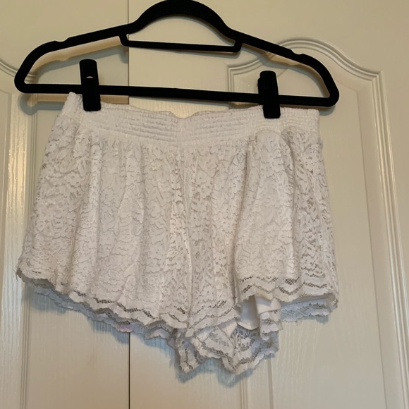 White Lace Hollister Shorts - Picture 1 of 3